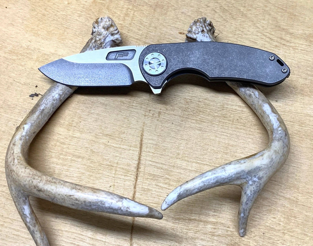 CURTISS CUSTOM KNIVES Curtiss F3 Medium Two-Tone MagnaCut Slicer Flipper Slim Folder SL/FL 4 CURTISS CUSTOM KNIVES Curtiss F3 Medium Two-Tone MagnaCut Slicer Flipper Slim Folder SL/FL