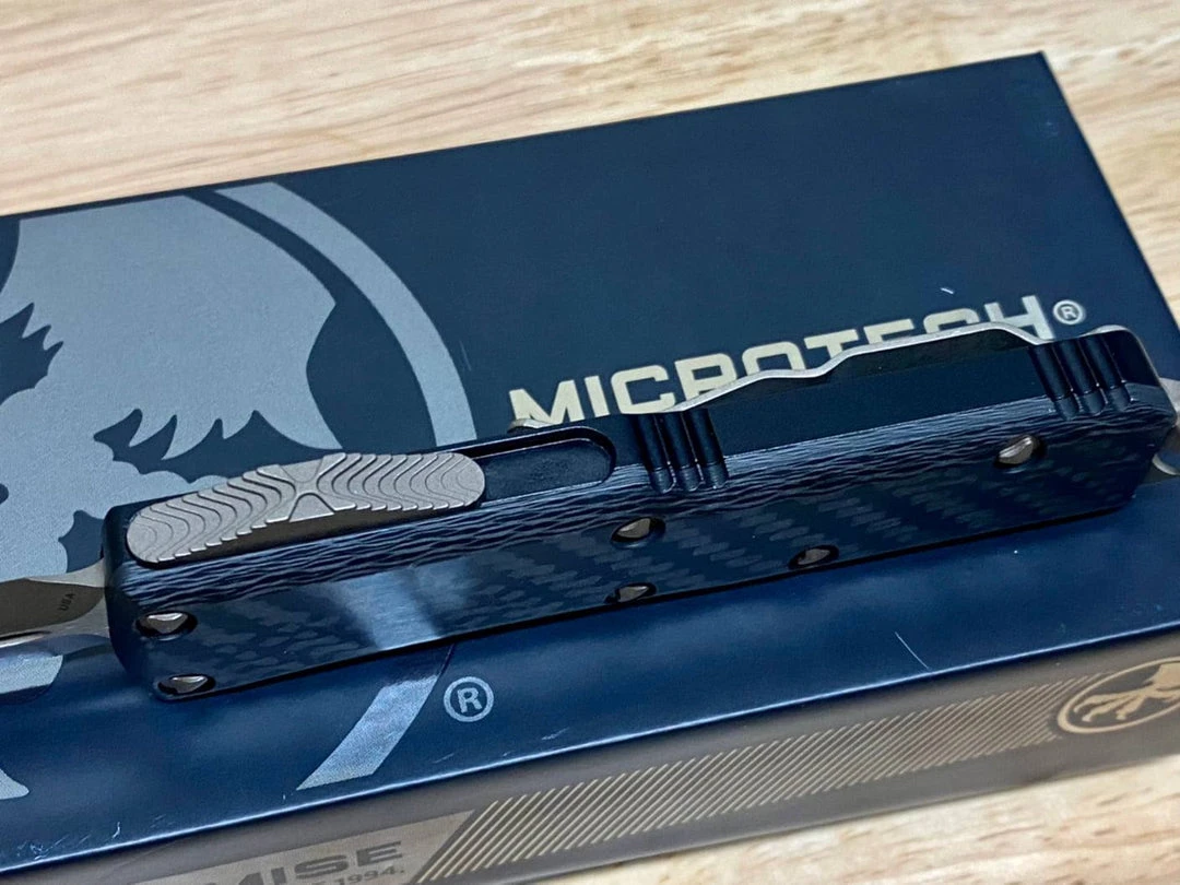 Microtech UTX-85 D/E SS Carbon Fiber Top Bronze Apocalyptic 232-13APCFS 4 Microtech UTX-85 D/E SS Carbon Fiber Top Bronze Apocalyptic 232-13APCFS